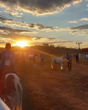 Celebrando a 25ª Exposição Nacional do Cavalo Piquira em Passa Tempo